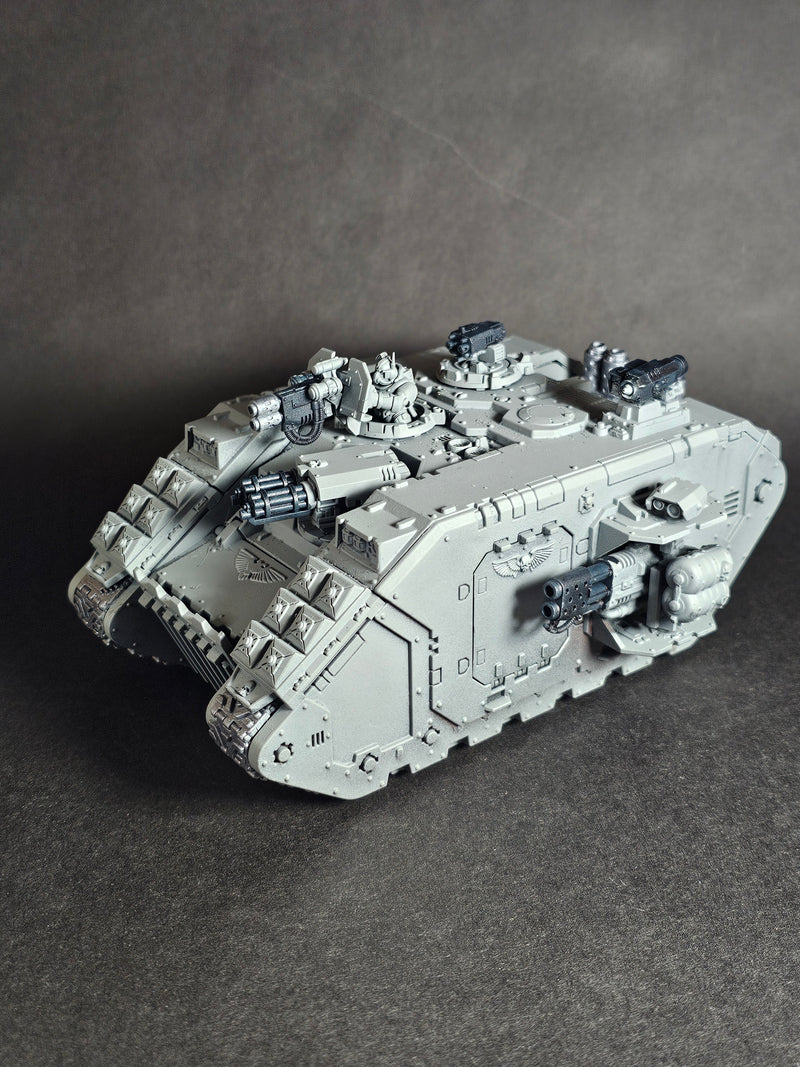 Assembled and partially painter Land Raider Redeemer.
Partially magnetized. (1)