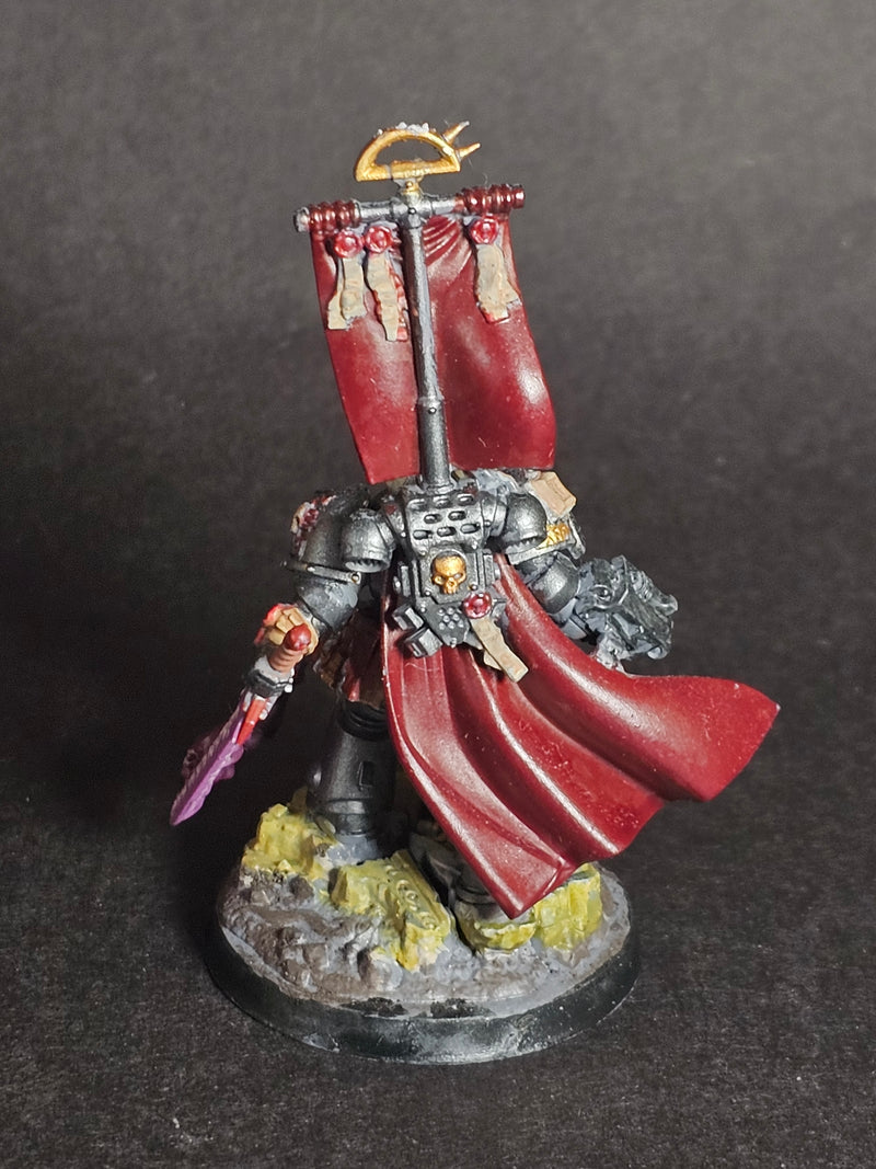 Built and painted Grey Knights Castellan Crowe.
Based. (2)