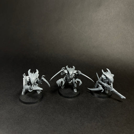 Assembled Tyranid Warriors.
