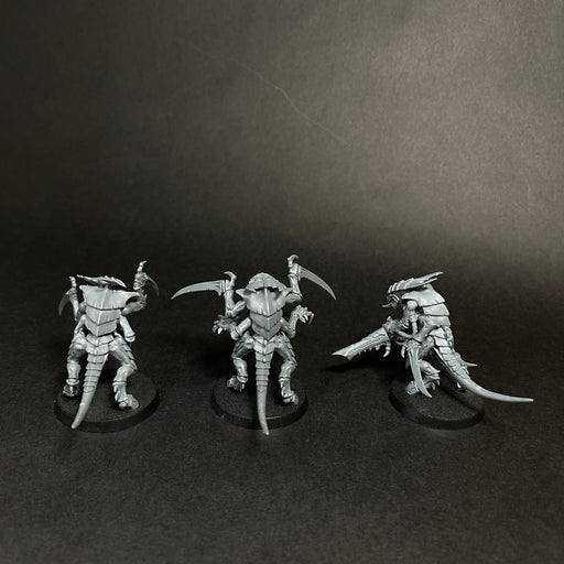 Assembled Tyranid Warriors.