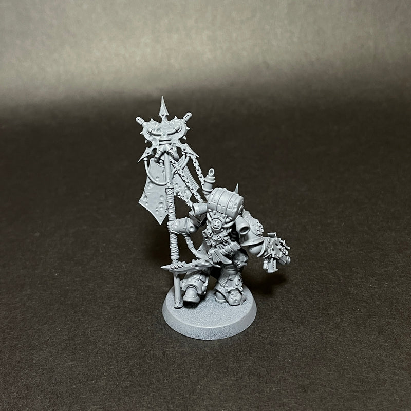 Description:

Assembled and Primed Death Guard Icon Bearer.