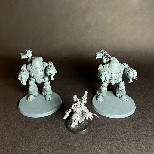 Description:

Assembled and Partially Primed Adeptus Mechanicus Kastelan Robots