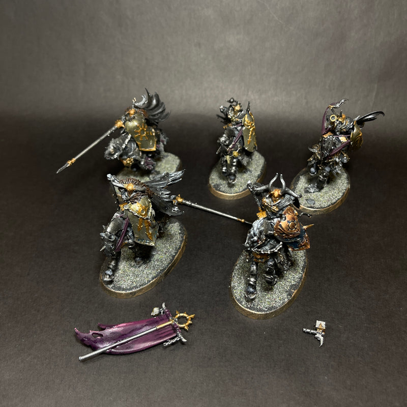 Painted and Based Slaves to Darkness Chaos Knights.

Broken Bits Included.