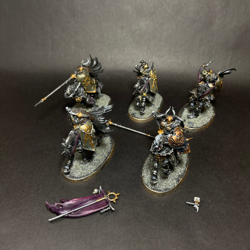 Painted and Based Slaves to Darkness Chaos Knights.

Broken Bits Included.